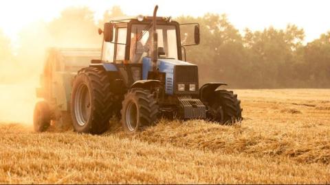 Key Differences Between New and Pre-Owned Tractors Explained Simply