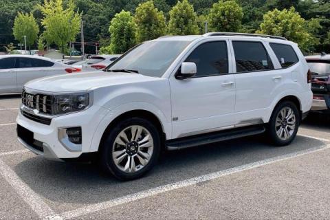 Kia Mohave: Powerful SUV with Advanced Features.