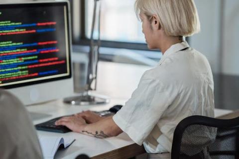 11 Cross-Border Compliance Risks for IT Freelancers